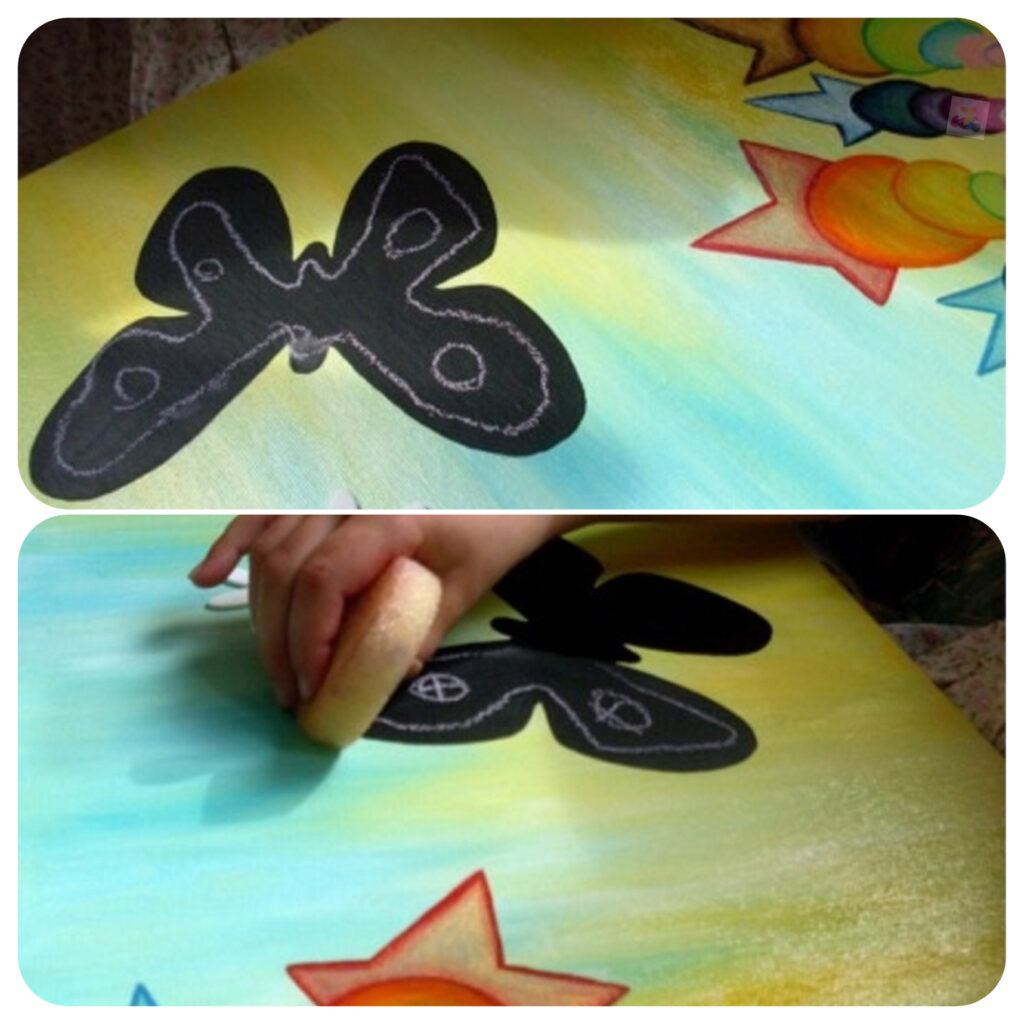 Tableau peint à l'acrylique au pinceau avec une zone en peinture ardoise. L’artiste peintre est HARTIE. Il se transforme en ardoise ou en memento car on peut écrire ou dessiner avec une craie sur la surface noire. Cela s’élimine avec une éponge légèrement humide