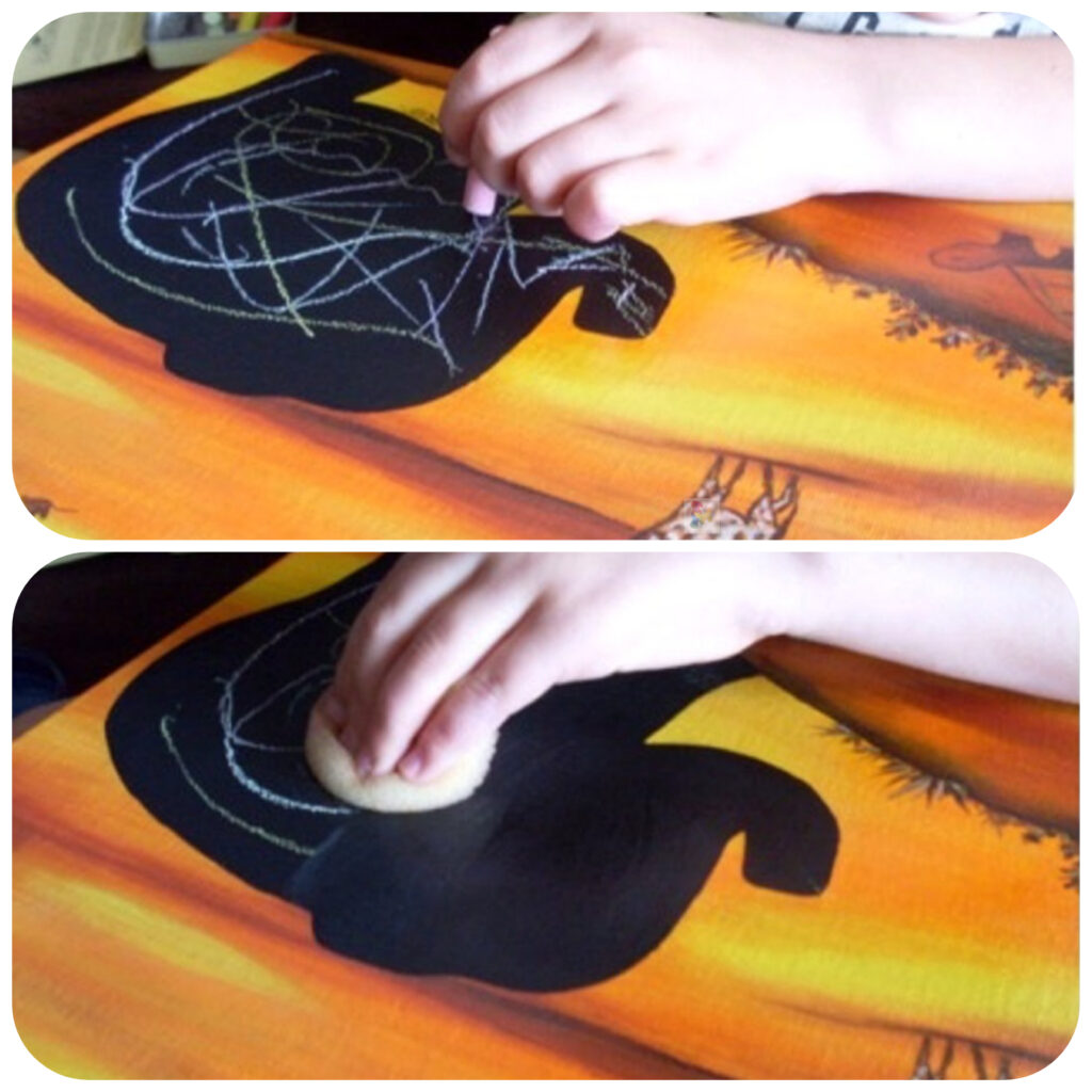 Tableau peint à l'acrylique au pinceau avec une zone en peinture ardoise. L’artiste peintre est HARTIE. Il se transforme en ardoise ou en memento car on peut écrire ou dessiner avec une craie sur la surface noire. Cela s’élimine avec une éponge légèrement humide